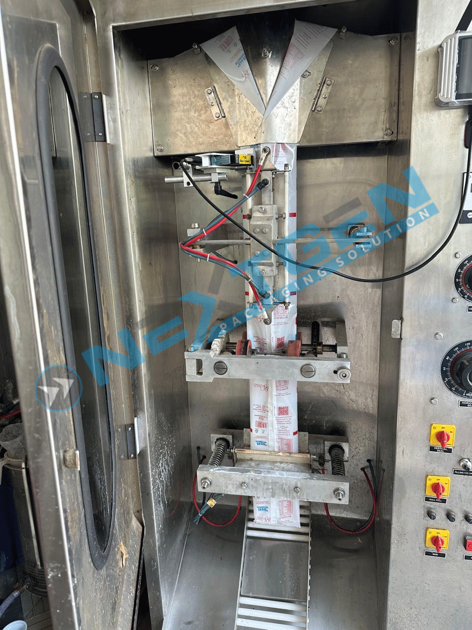 automatic liquid pouch filling machine